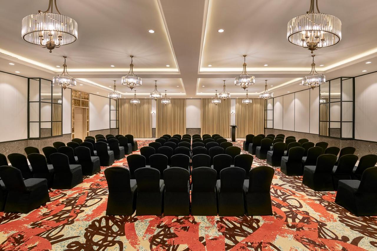 Hotel Lemon Tree Premier, New Town, 4*